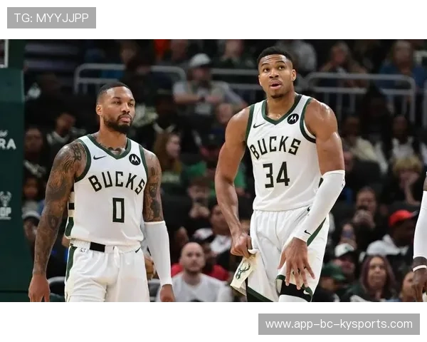 字母哥空中接力补篮，雄鹿篮下火力稳固